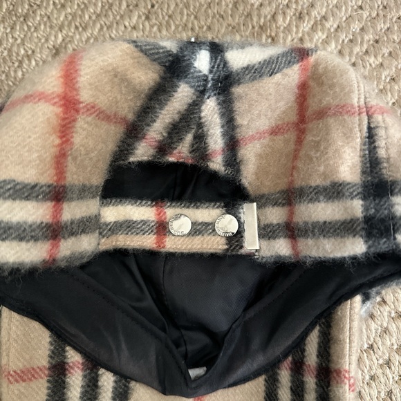Burberry 100% cashmere brand new cap. In Burberry signature fabric. New no tags - Picture 5 of 6
